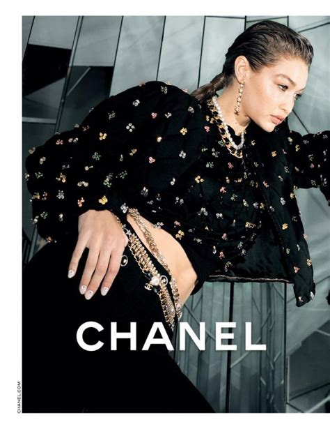 gigi hadidinstagram fisico chanel rosso|GIGI HADID x CHANEL .